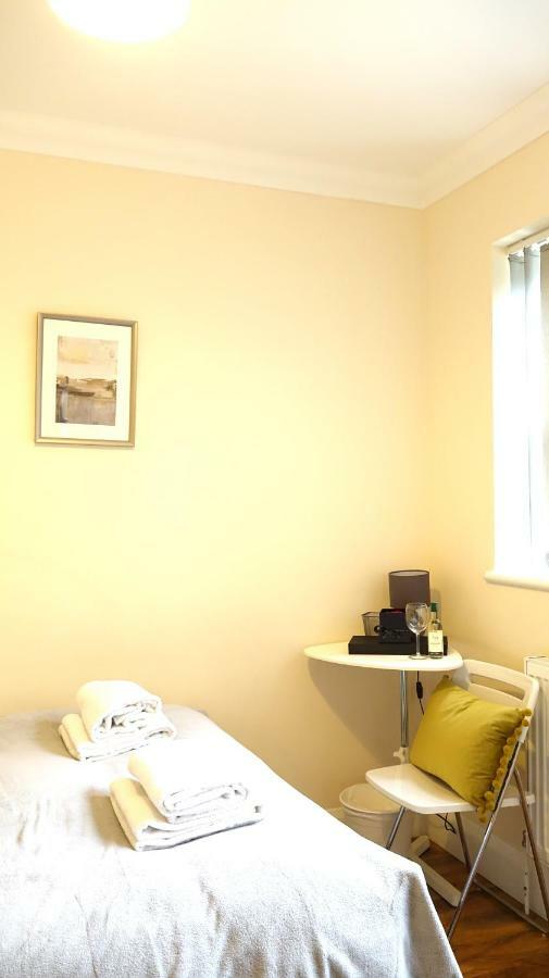 Heathrow Ensuite Rooms- Auto Check In Londres Exterior foto