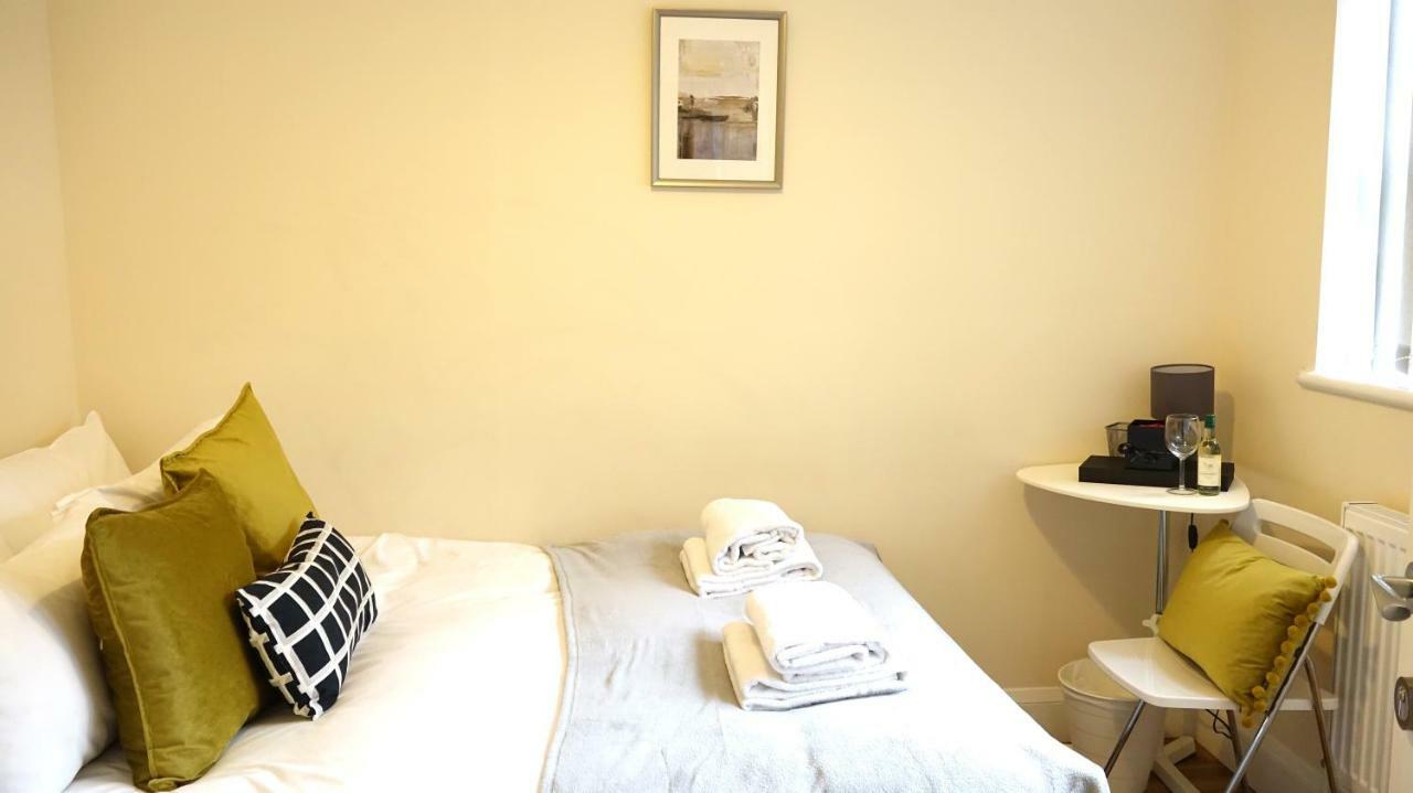 Heathrow Ensuite Rooms- Auto Check In Londres Exterior foto