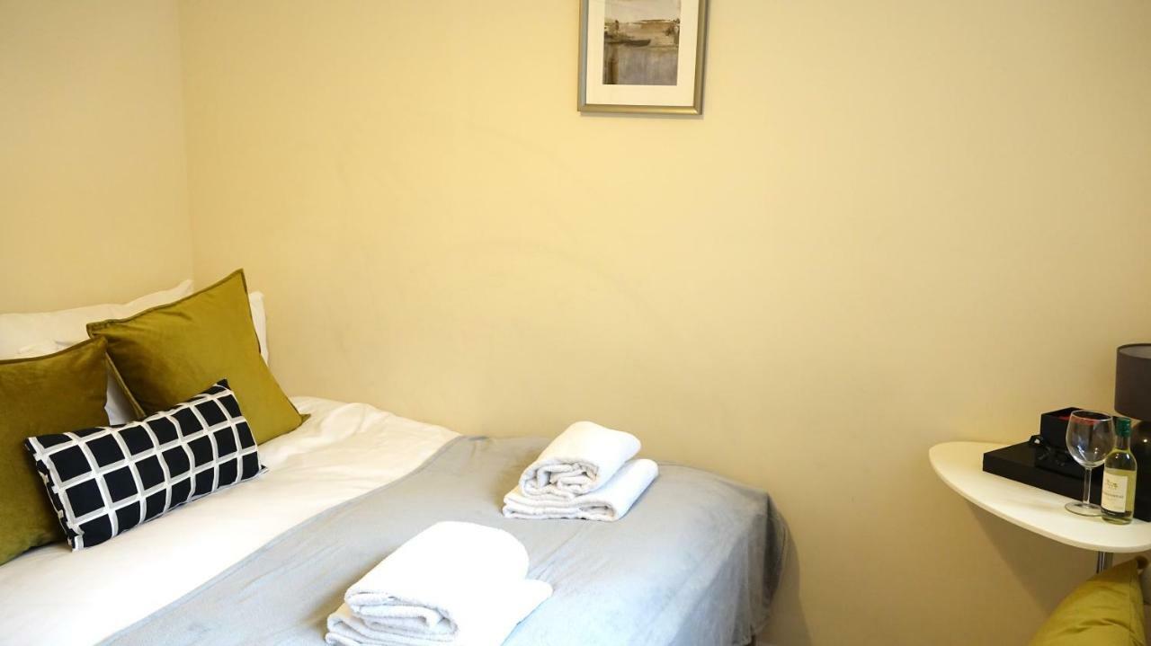 Heathrow Ensuite Rooms- Auto Check In Londres Exterior foto