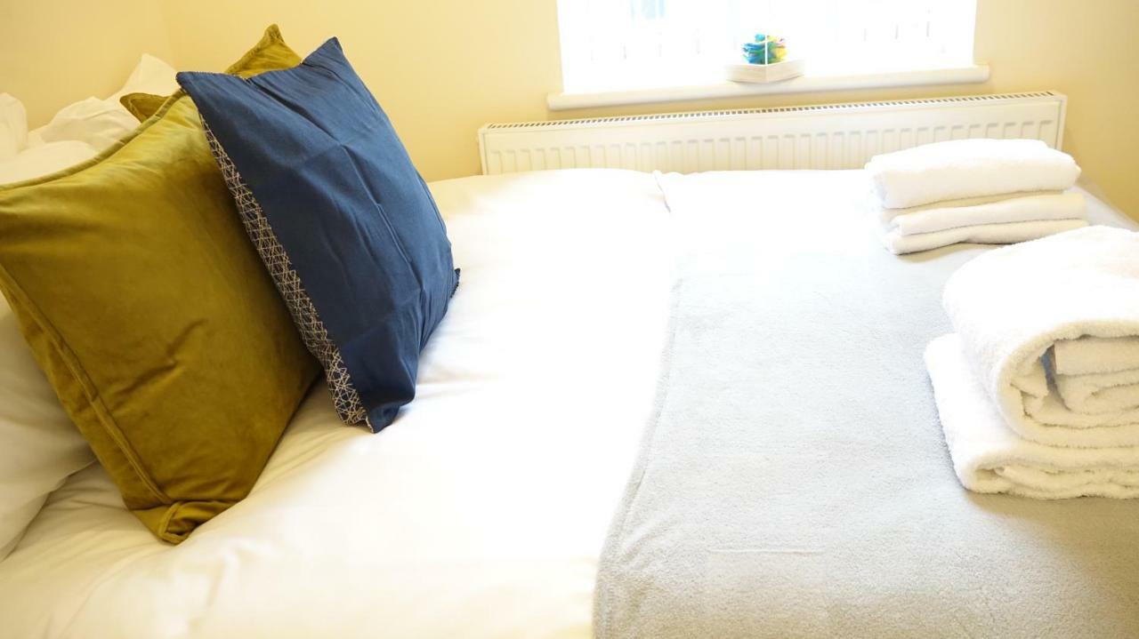 Heathrow Ensuite Rooms- Auto Check In Londres Exterior foto
