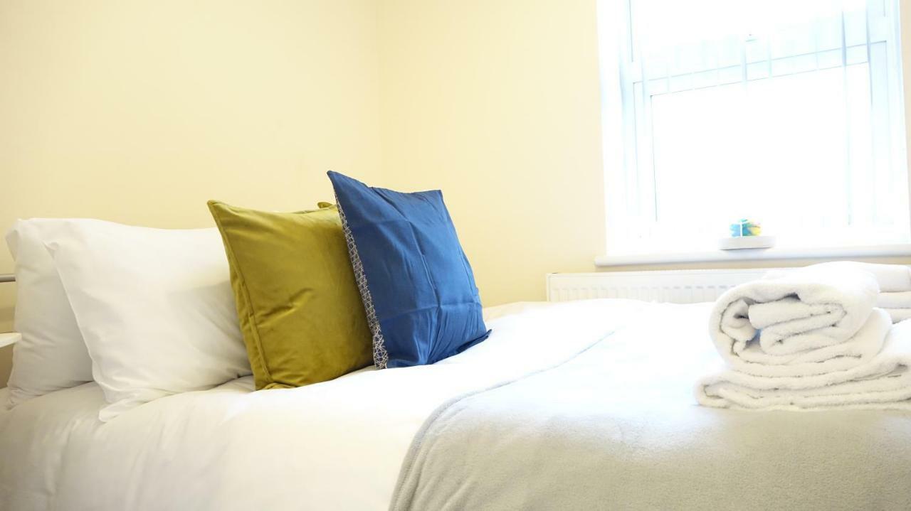 Heathrow Ensuite Rooms- Auto Check In Londres Exterior foto