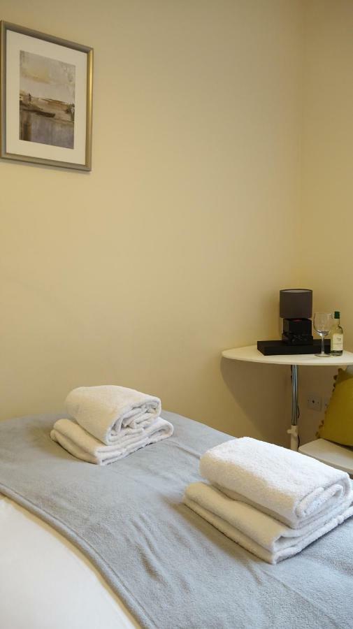 Heathrow Ensuite Rooms- Auto Check In Londres Exterior foto