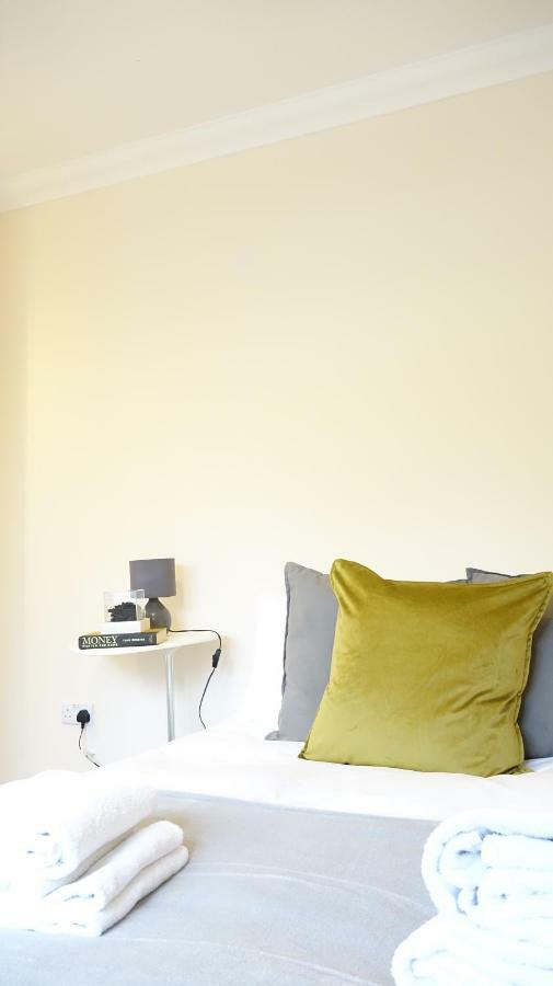 Heathrow Ensuite Rooms- Auto Check In Londres Exterior foto