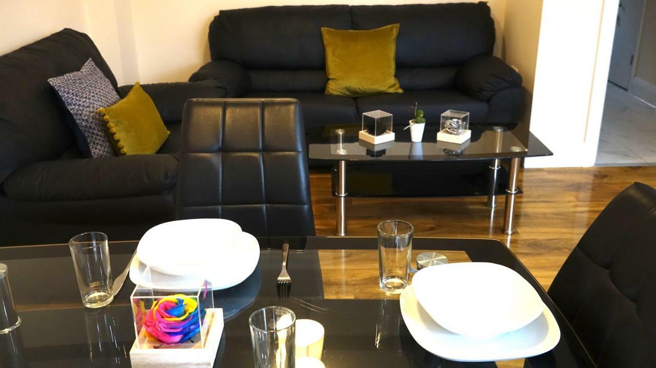 Heathrow Ensuite Rooms- Auto Check In Londres Exterior foto