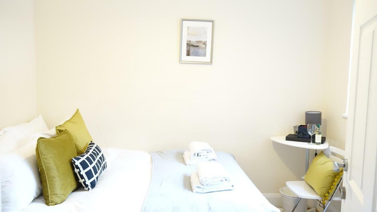 Heathrow Ensuite Rooms- Auto Check In Londres Exterior foto
