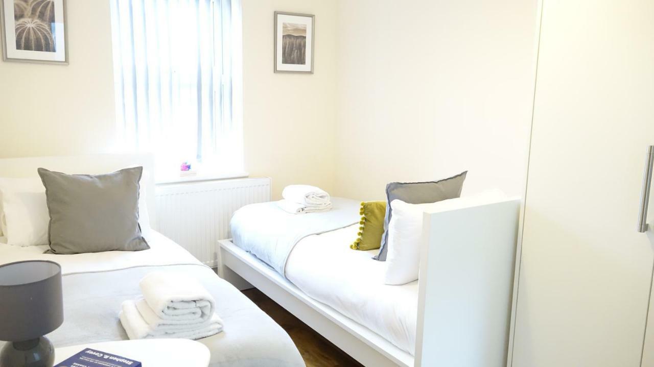 Heathrow Ensuite Rooms- Auto Check In Londres Exterior foto