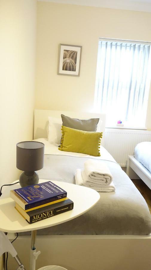 Heathrow Ensuite Rooms- Auto Check In Londres Exterior foto