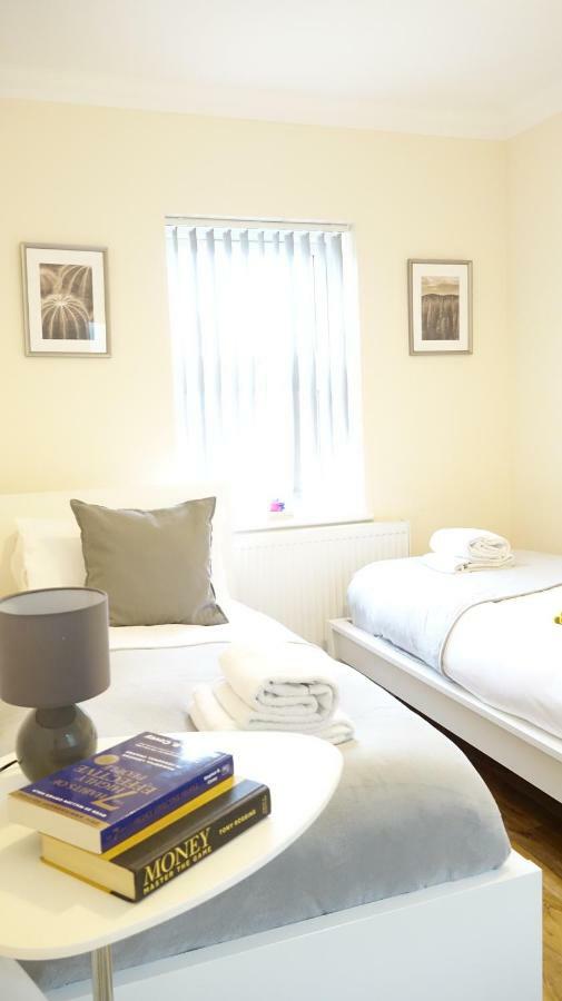Heathrow Ensuite Rooms- Auto Check In Londres Exterior foto