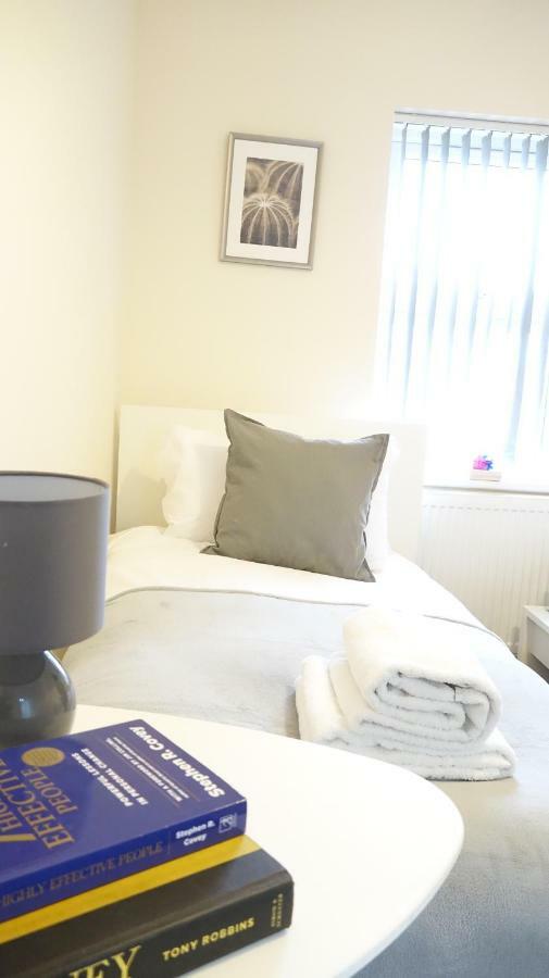 Heathrow Ensuite Rooms- Auto Check In Londres Exterior foto